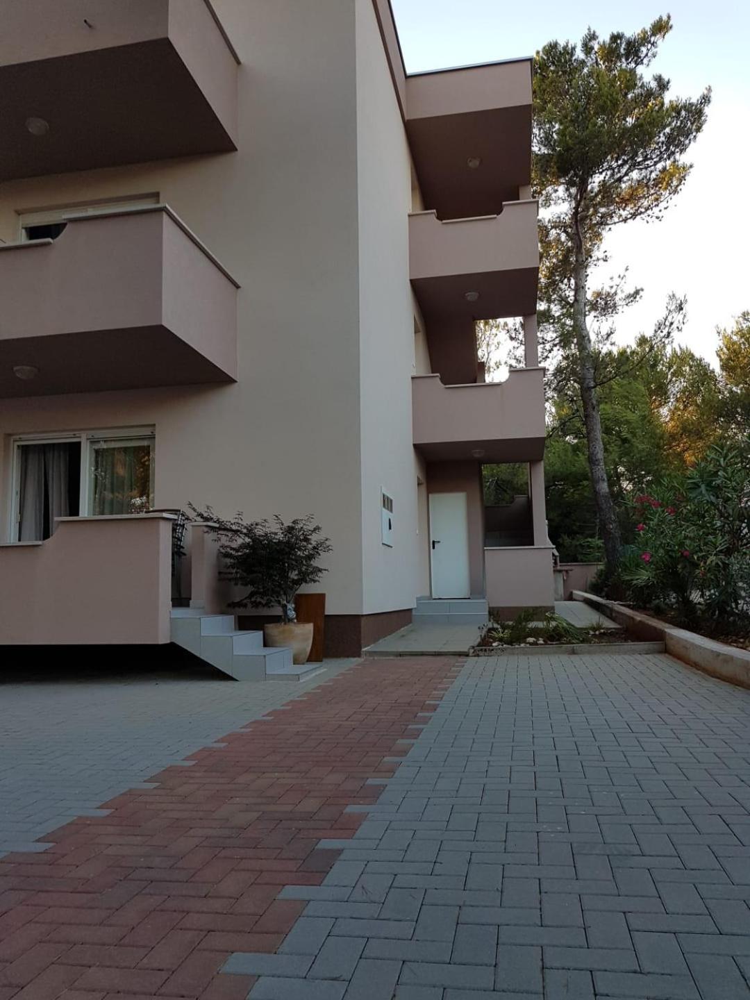 Apartmani Vukadin Vir Esterno foto